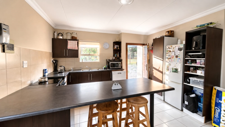 To Let 3 Bedroom Property for Rent in Melodie North West